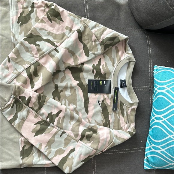 NIKE Camouflage Sweatsuit - Picture 2 of 6